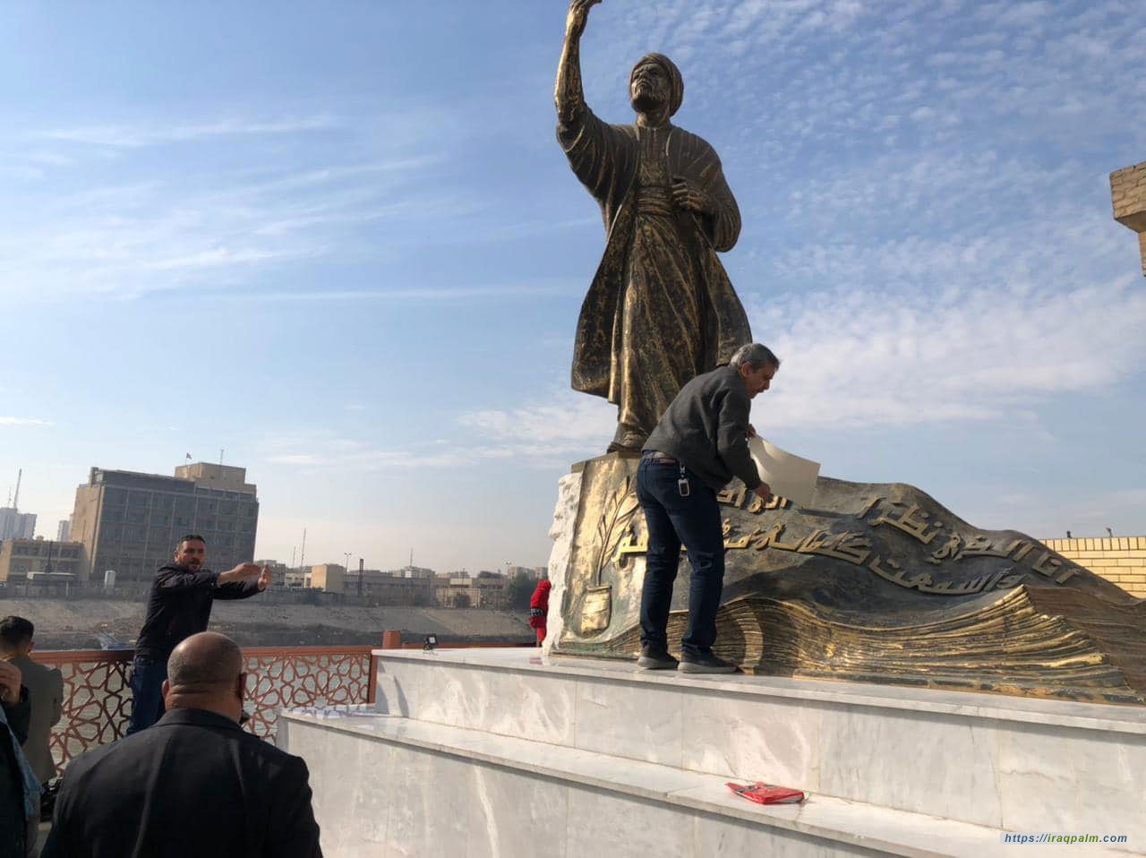 Baghdad Municipality announces that the statue of Al-Mutanabbi has been ...